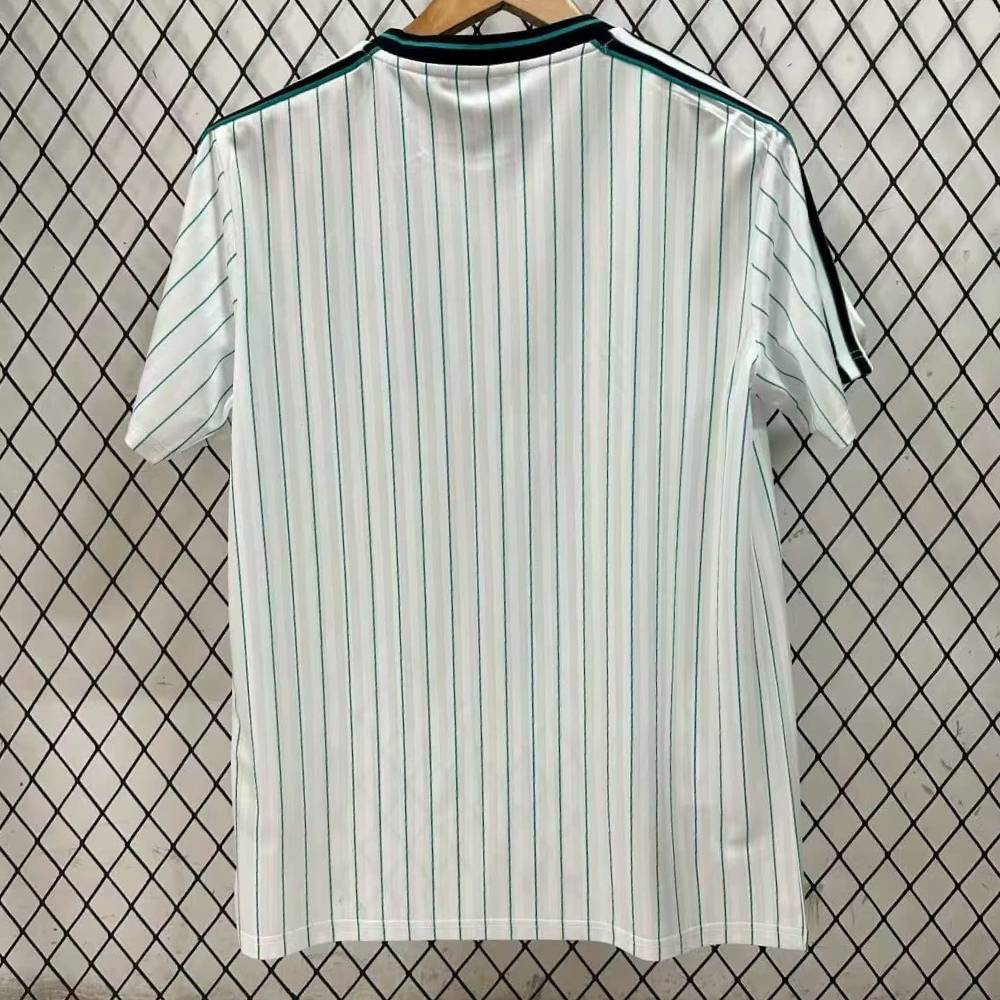 2025/26 Liverpool Retro Edition White Football Shirt